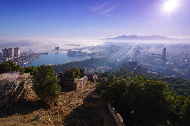 Uitzicht op Malaga, Bezoek Benalmádena